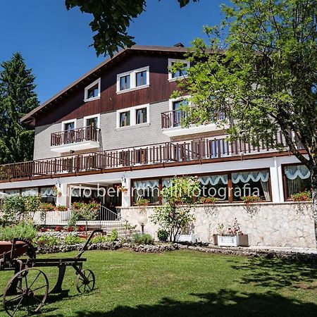 Hotel Edelweiss Pescasseroli Exterior photo