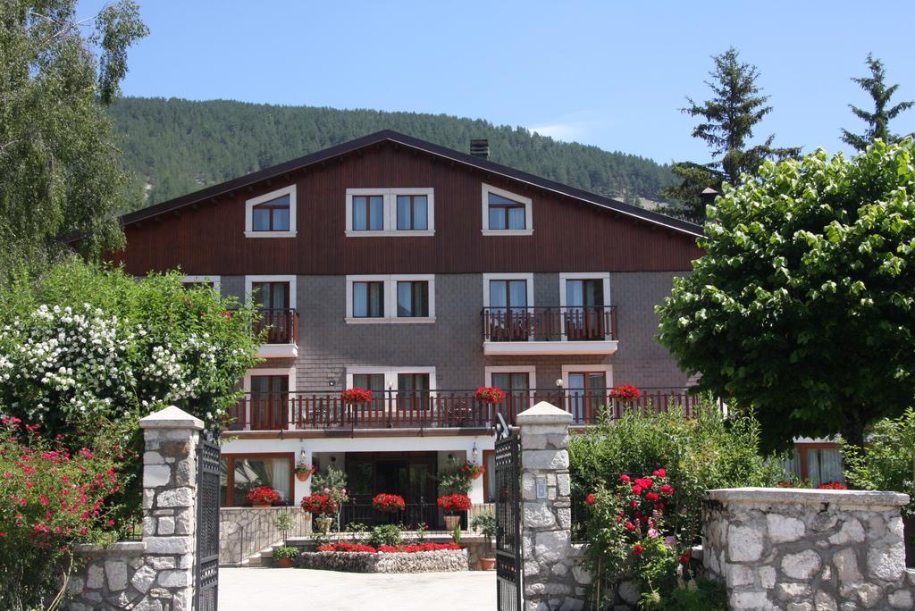 Hotel Edelweiss Pescasseroli Exterior photo